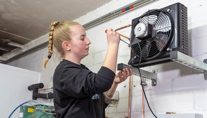 Installatore/trice di sistemi di refrigerazione AFC