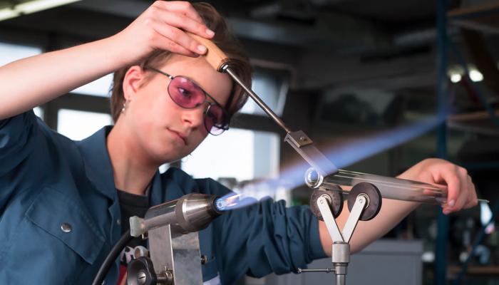 Souffleur-euse de verre pour appareils scientifiques CFC